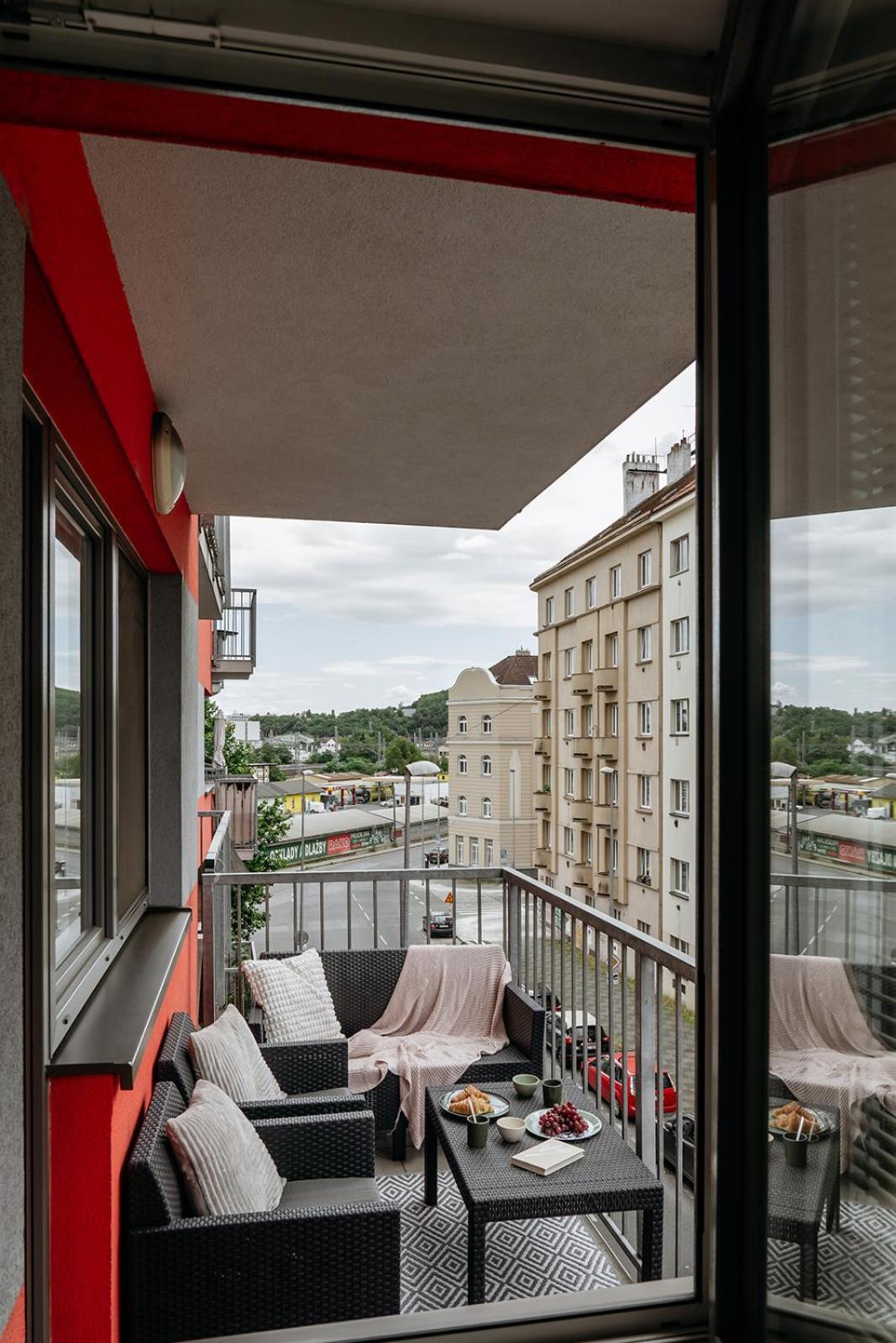 Prague Days - Bright Apartment - Balcony - Private Parking Dış mekan fotoğraf